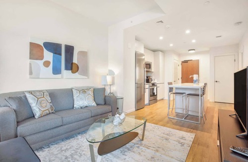 Seaport District Apartment | Spacious Apt Full Kitchen In Seaport