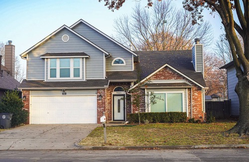 South Tulsa House | Spacious Beautiful Modern Updated 4 BR 2.5 Bath in a South Tulsa neighborhood.