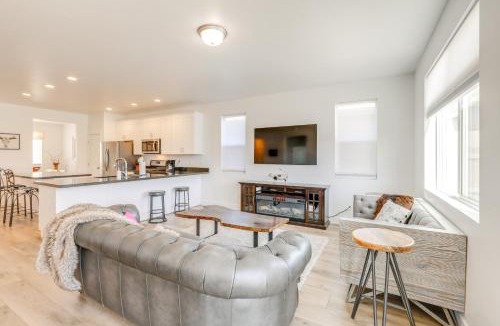 Bellemont House | Spacious Bellemont Cabin w/Jacuzzi + Mtn View!
