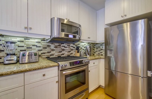 Mission Beach House | Spacious Belmont Beach House · Walk Everywhere