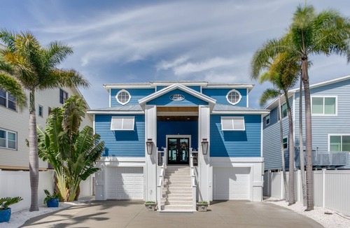 Indian Shores House | Spacious, Direct Beach Front 6-Bedroom House in Peaceful Indian Shores