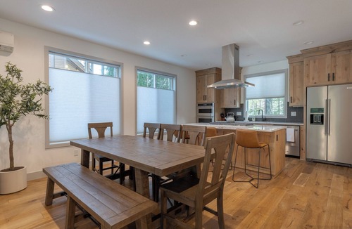 Government Camp Cabin | Spacious family Retreat 4Br/4.5 bathrooms, private hot-tub in Government Camp