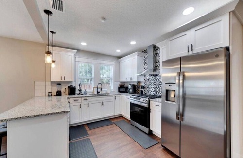 South Seminole Heights House | Spacious Getaway | Cozy & Modern | Backyard Dream