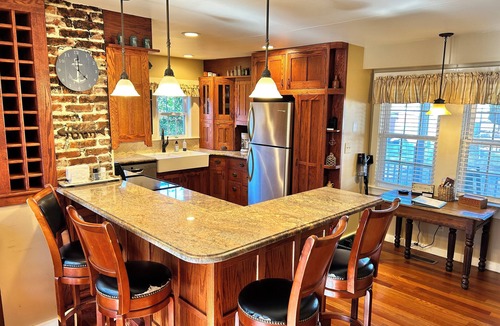 Onancock House | Spacious home centrally located in the quaint waterfront town of Onancock