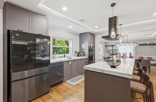 Clearwater House | Spacious HOME sleep 19+ - heated pool option and LAKE VIEW
