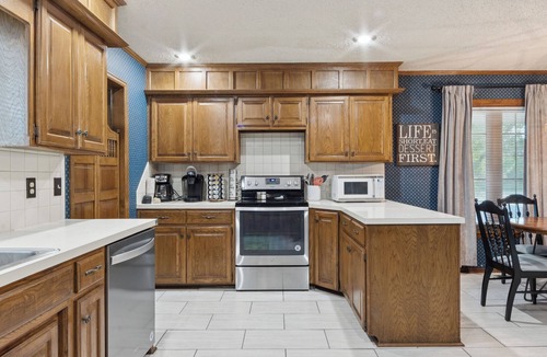 Greenwich House | Spacious House - Fire Pit- Pool Table -Arcade Games- Sleeps up to 16