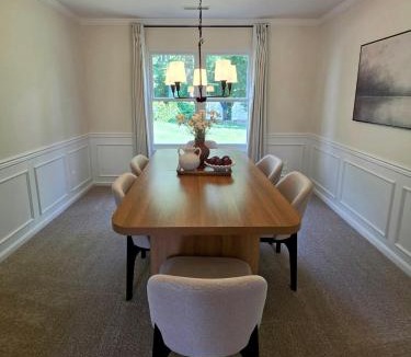 Waldorf House | Spacious & Luxury Retreat Home in Waldorf