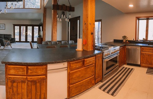 Young House | Spacious mountain retreat