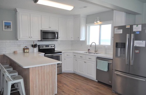 Ocean Ridge House | Spacious Oceanfront Retreat – A Coastal Gem for Families & Friends