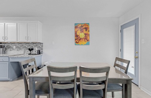 Selma House | Spacious one level 4-bedroom house fully furnished with 2 car garage & backyard