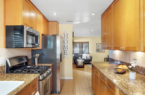 El Camino Village House | Spacious private house