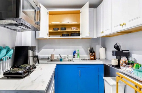 Harbor House | Spacious Private Studio near Disneyland w Backyard