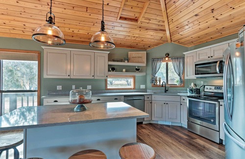 Payson House | SPACIOUS RETREAT ON PRIVATE 4 ACRES WITH TREEHOUSE, SWINGS AND MORE!
