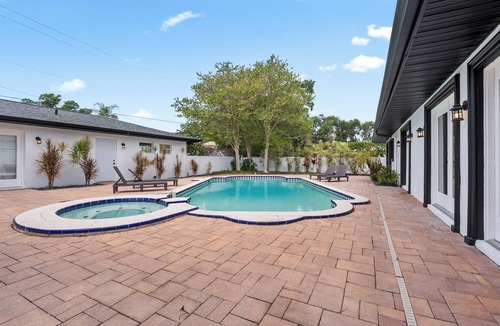 Davis Islands House | Spacious Tampa Pool Home with 5 Bedrooms. 5 minutes from Downtown Tampa.