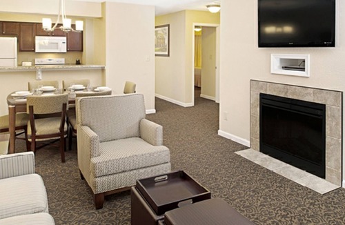 Berkeley House | Spacious W'burg 4BDR/4BA townhome lockout for 12, near attractions. Great value.