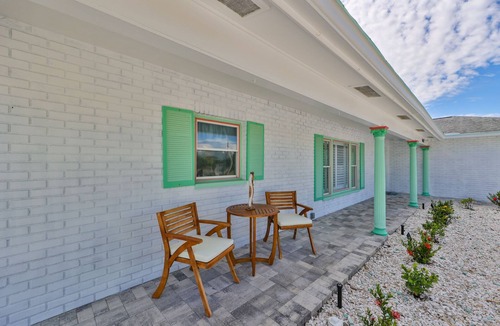 Apollo Beach House | Spacious waterfront home in Apollo Beach w/private swimming pool and boat dock.