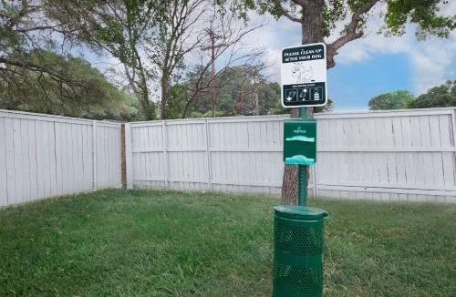 Oak Park - Northwood Hotel | Spark By Hilton San Antonio Airport