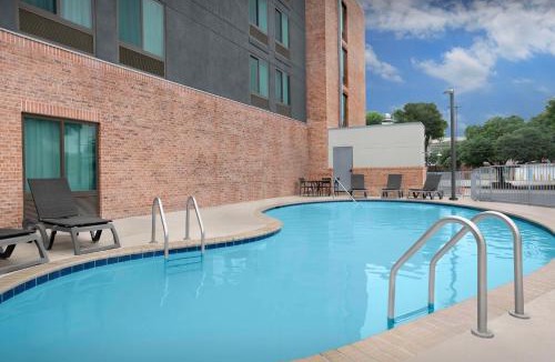 Oak Park - Northwood Hotel | Spark By Hilton San Antonio Airport