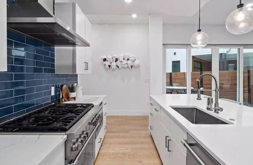 Galindo House | Splash Manor! Heated Pool, Gym, and Shuffleboard Table
