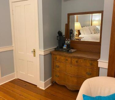 Lincolnville Bed & Breakfast | Spouter Inn Bed & Breakfast