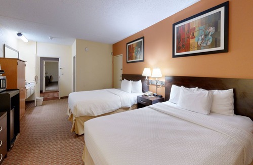 Bangor House | Standard 2 Queen Beds Room