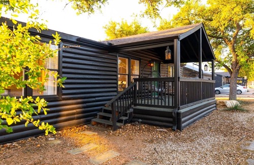 Canyon Lake Cabin | Starlight Horizon 5 Cabins (3 Bed Each) Pool, Firepits, Sleeps up to 40