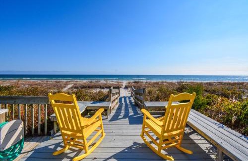 Topsail Beach House | Stay at Bunker Hill, a spacious 4-bedroom oceanfront house in charming Topsail Beach!