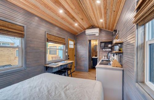 Hosford-Abernethy House | Stay Portland - Tiny Aztec - Walk to Local Shops & Restaurants