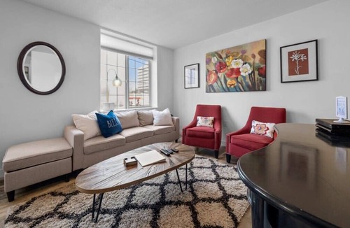 Downtown Vancouver Apartment | #StayInMyDistrict Downtown Loft