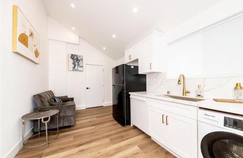 North Hollywood House | Stellar Sherman Oaks One Bedroom close to Universal Studios