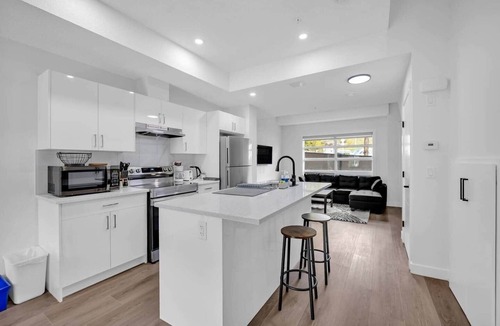 Crescent Heights House | Steps to Downtown-Crescent Heights