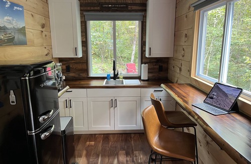 Stanton Cabin | STOP SCROLLING!-HOT TUB-HIGH SPEED WIFI-SUPER CLEAN-NATURAL BRIDGE-NADA TUNNEL