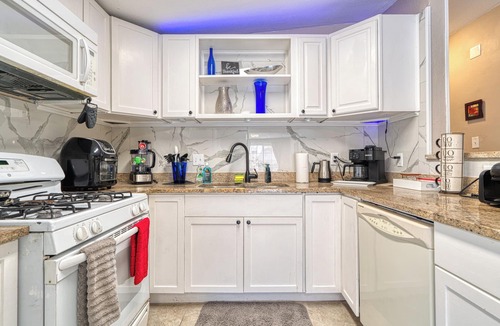 Northeast Heights House | STOP SCROLLING. YOU JUST FOUND IT! Fast WiFi, cozy beds, plenty of room!
