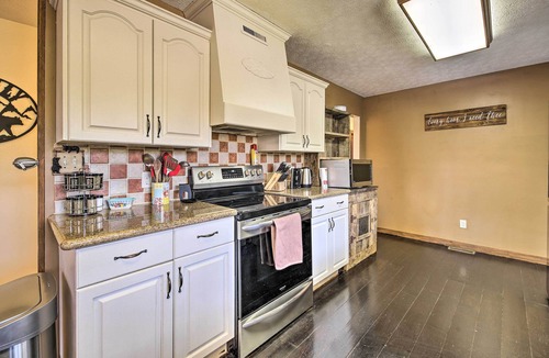 Kodak Cabin | Strawberry Plains Cabin: Private Pond & Game Room!