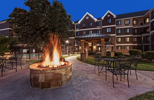 South Tulsa Apartment | Studio Suite in Tulsa | FREE Breakfast + Fitness Center