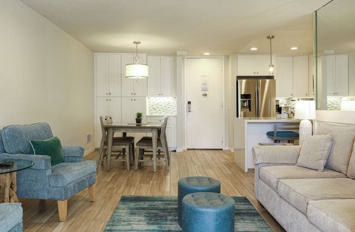 Townsite Condo | Stunning Ocean, Pool, and Garden views from Beautifully Appointed Unit!