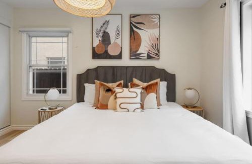 Bixby Knolls House | Stunning Retro Beach Oasis, Dual Living, Pool