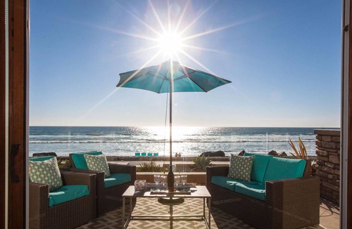 Townsite House | Stunning Seahorse Beach Villa🐬Beachfront Modern Luxury🌊AC☀️gourmet kitchen🙌🏻5 beds