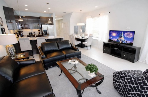 Four Corners House | Stylish 3BR Serenity Townhome Near Disney | Private Splash Pool & Balcony Retreat