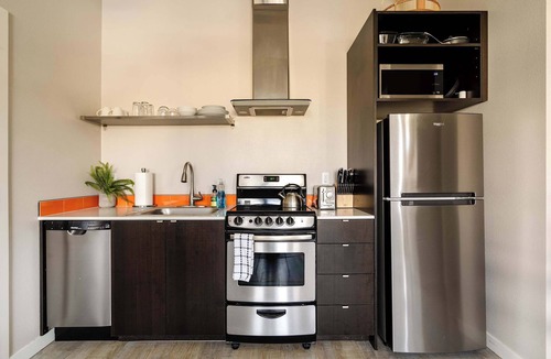 Belmont Apartment | Stylish Hawthorne 1BR w 90 WalkScore