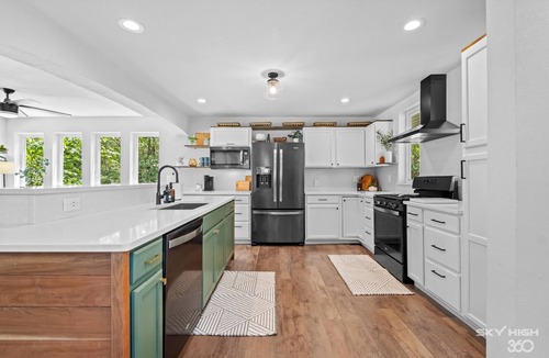 Garfield House | Stylish Lakefront Home on Beaver Lake with Dock in Beautiful Northwest Arkansas