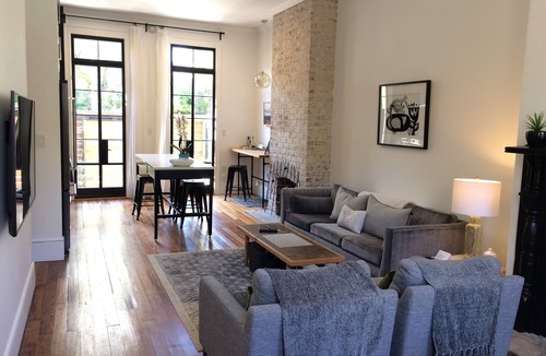 Historic Downtown Savannah House | Stylish Luxury Townhome w/Private Courtyard! Free Parking! 2 Master Suites! Wifi