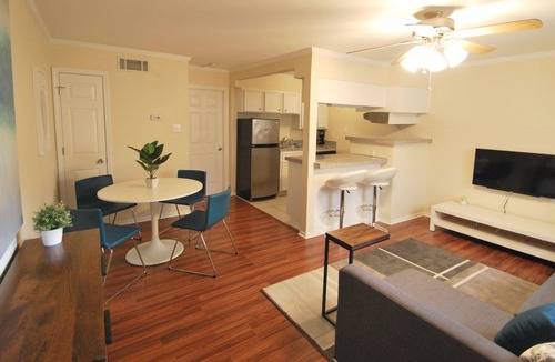 South Lamar Condo | Stylish South Lamar Condo