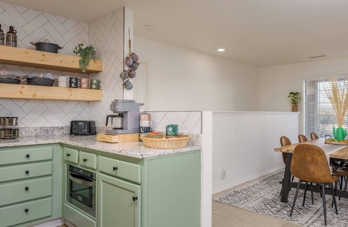 Cottonwood-Verde Village House | Stylish & Spacious Boho - King Bed Galore, Hot Tub, Arcade, Ping Pong, Rec Room
