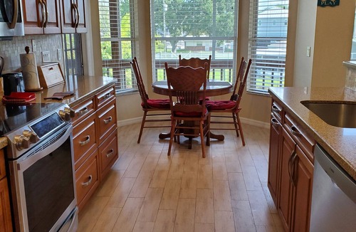 Weeki Wachee Gardens House | Summer Deal Cheap, Waterfront,Kayaks,swimming, Weeki Wachee River, 80 boat rent