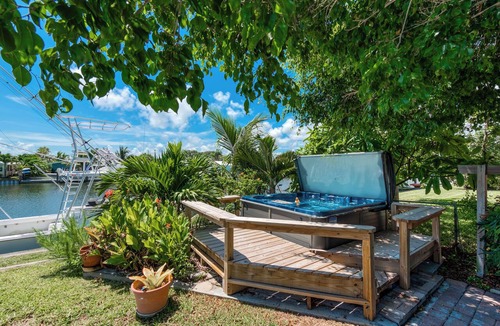 Cocoa Isles House | Summer Retreat-Outdoor Spa-Billiard Room-Putting Green-Canoes & Paddle Boards