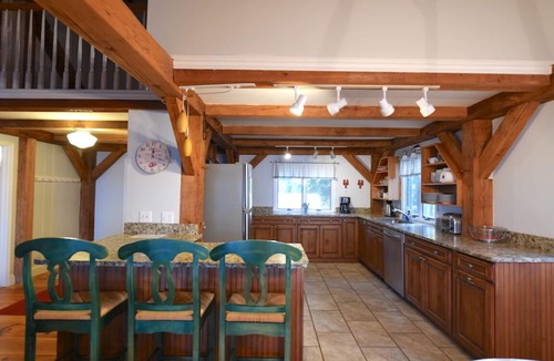 West Poland Cottage | *SUMMER SPECIAL* Spacious pet-friendly family retreat on Thompson Lake!
