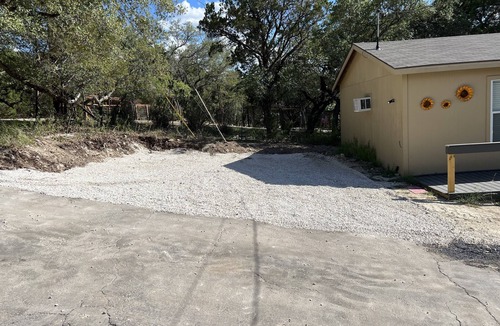 Cross Mountain Cottage | Sunflower Cottage - No Fees - near Six Flags, Boerne, and UTSA