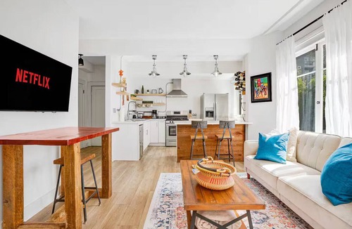 Waterfront Condo | Sunny Art Deco Studio – Walk to Conv Ctr & DTLB