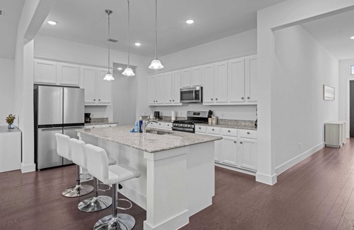 Fate House | Sunny Days at Bradley Drive｜Fenced Backyard｜Garage ｜Workspace｜Family Friendly